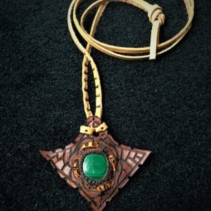 Colgantes cuero piedra